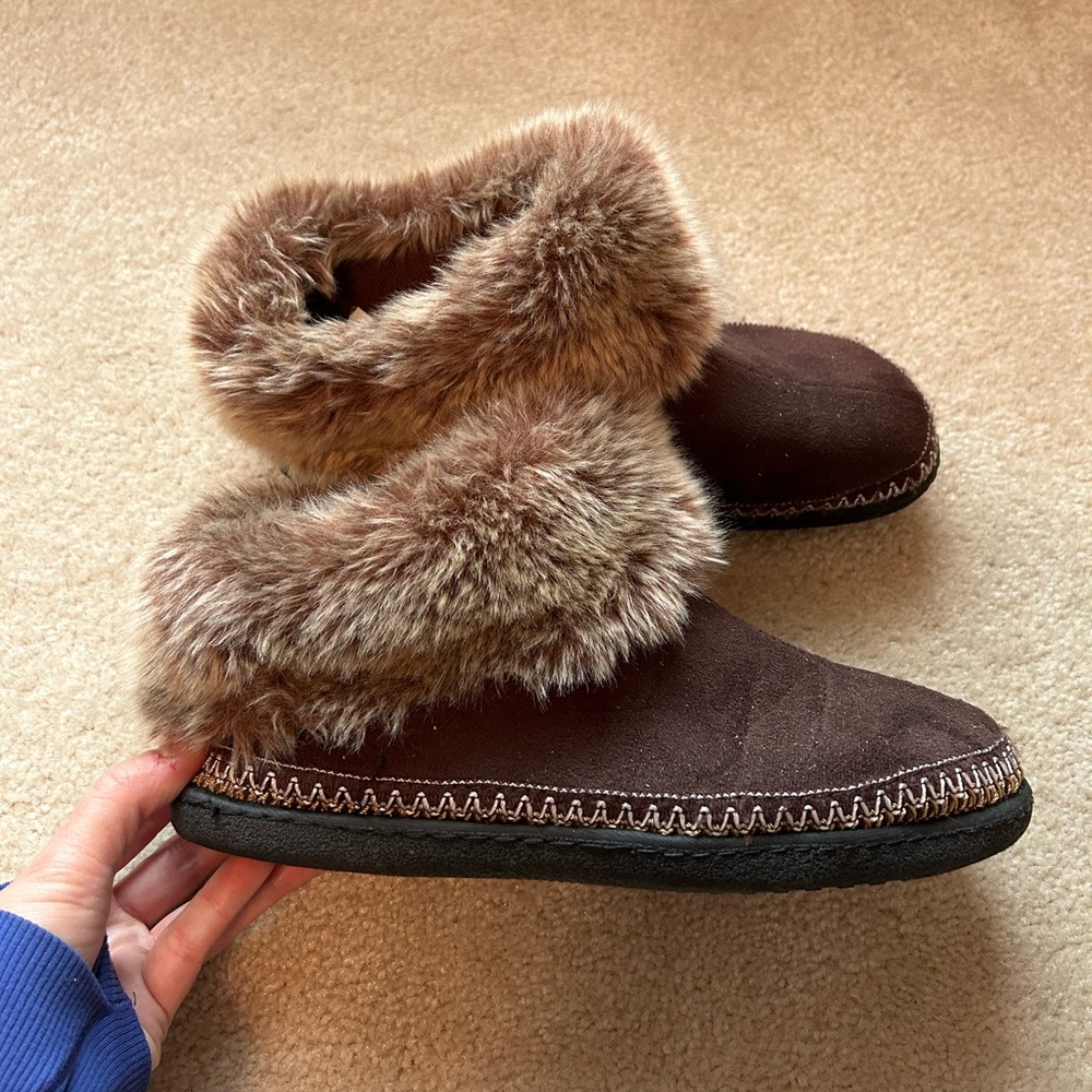 Isotoner Women’s Slippers